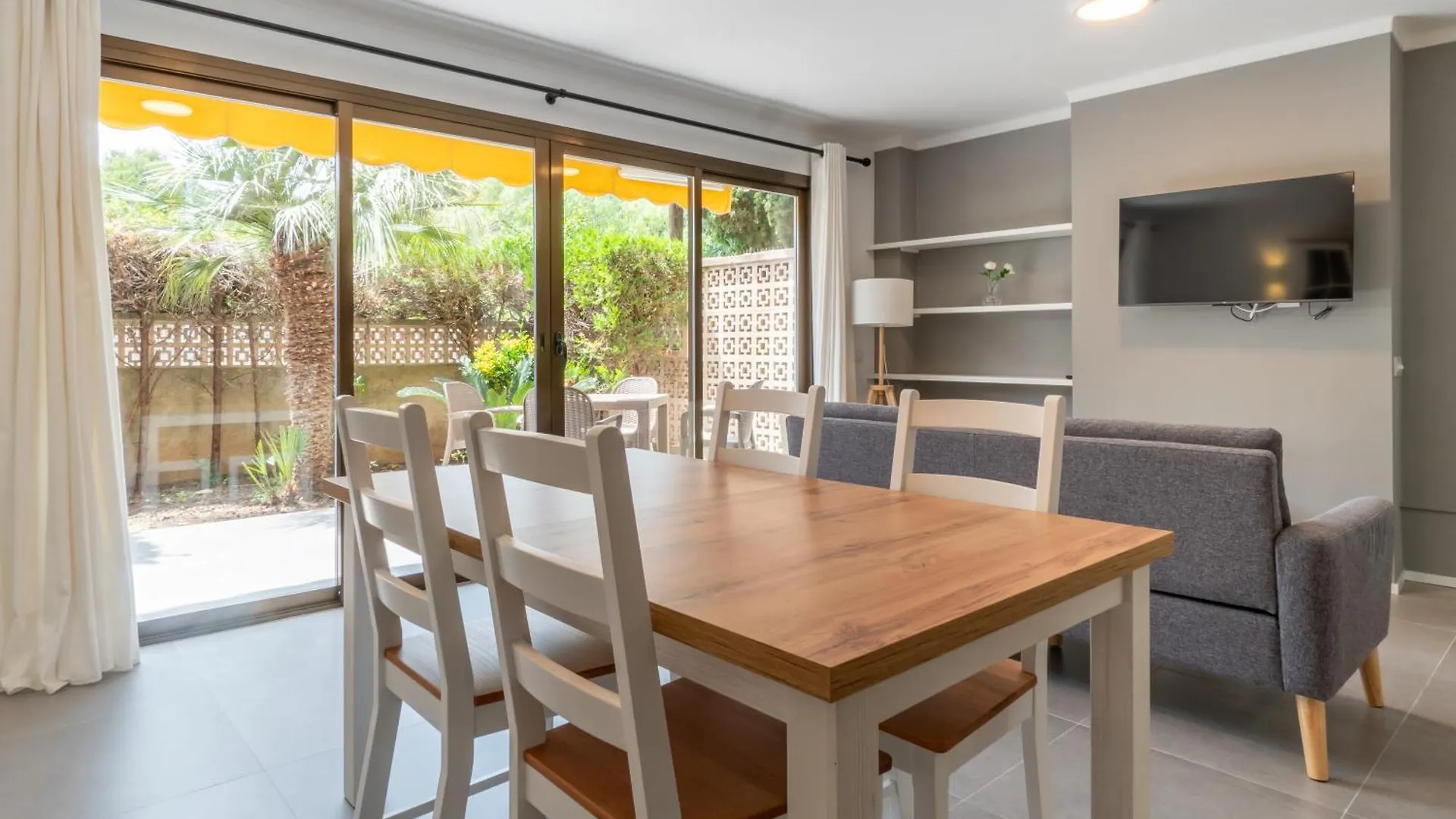 Ponent Cala Ratjada Apartments G  كالا راتخاذا